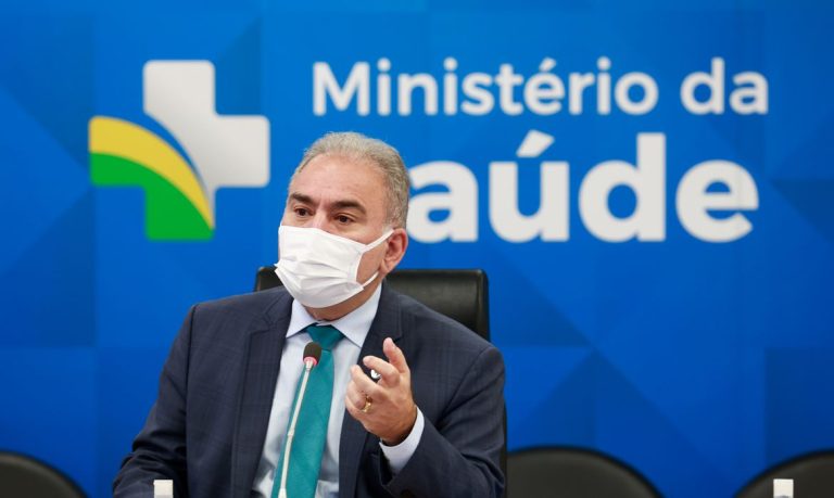 Saúde deixou 693 milhões parados ao protelar rescisão de compra de vacina russa