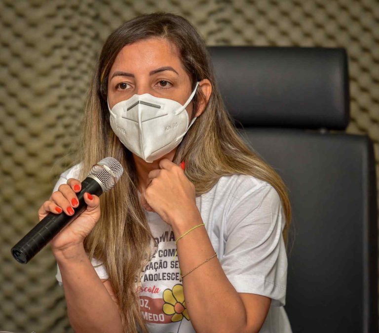 A Polícia Civil do Amazonas (PC-AM), com apoio da Delegacia Especializada em Apuração de Atos Infracionais (Deaai), apreendeu, na tarde dessa quarta-feira (19), dois adolescentes - um de 15 anos e o outro de idade não revelada- que proferiram ameaças e causaram danos em um shopping center localizado na zona Centro-Sul da capital amazonense
