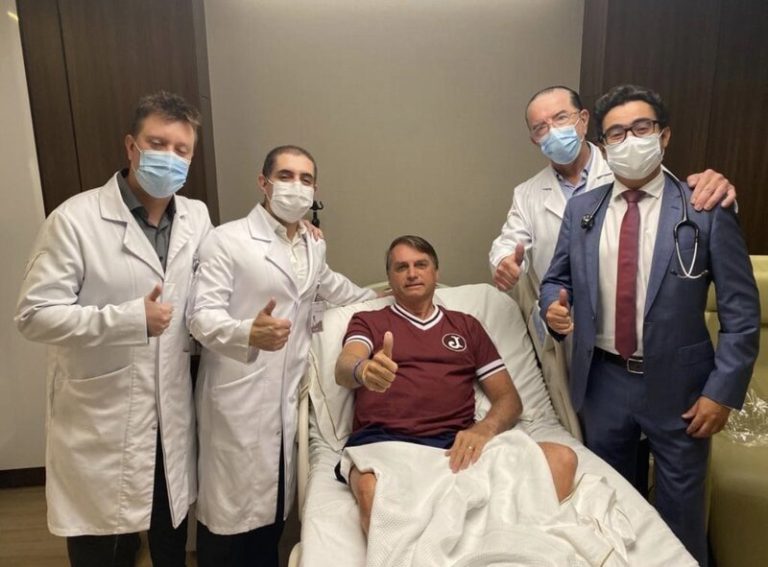 O presidente Jair Bolsonaro (PL) informou, por meio de redes sociais, que recebeu alta hospitalar na manhã desta quarta-feira (5), após dois dias internado na capital paulista