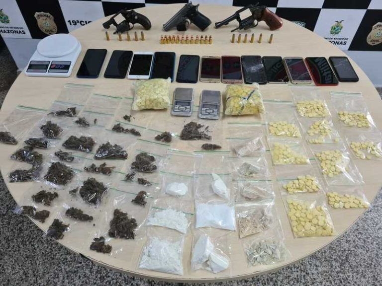 Agentes da Secretaria de Segurança Pública do Amazonas (SSP-AM) prenderam três homens e uma mulher durante a operação Cidade Mais Segura, deflagrada nesta quinta-feira (13), no bairro São Jorge, zona oeste de Manaus