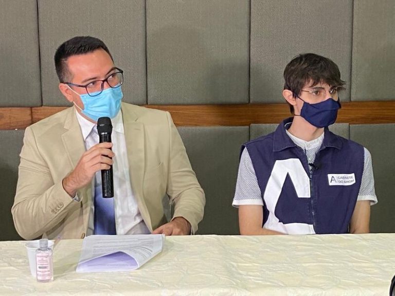 Os vereadores Amom Mandel (sem partido) e Rodrigo Guedes (PSC) anunciaram nesta segunda-feira (10) que vão entrar com mandado de segurança no Tribunal de Justiça do Amazonas (TJ-AM) contra o aumento de 83% da Cota para Exercício de Atividades Parlamentar (Ceap) aprovada pela Câmara Municipal de Manaus (CMM) em sessão realizada no dia 15 de dezembro