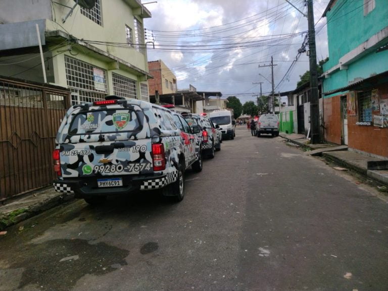Homem mantém mulher e filhos reféns dentro da própria casa em Manaus (Foto: Reprodução)