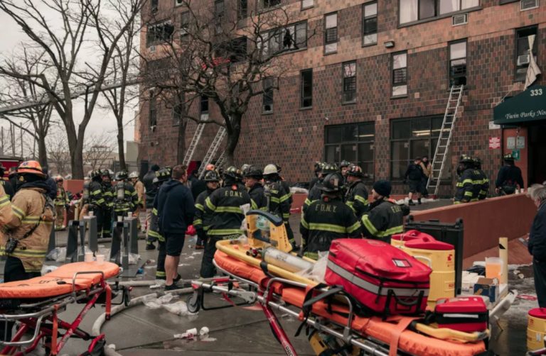 Em Nova York um incêndio deixa 19 mortos, nove deles crianças (Foto: Divulgação)