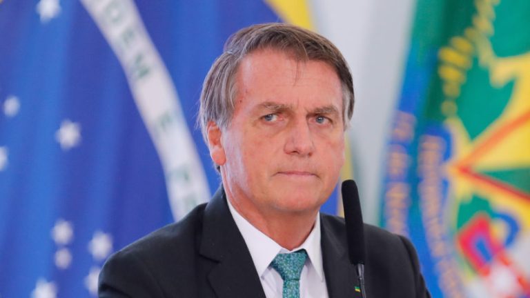 Bolsonaro é internado com suspeita de nova obstrução intestinal