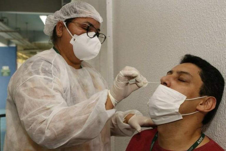 Pesquisador da Fiocruz diz que terceira onda em Manaus se deve aos não vacinados