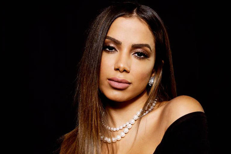 Anitta detona ex-ministro do meio ambiente no Twitter