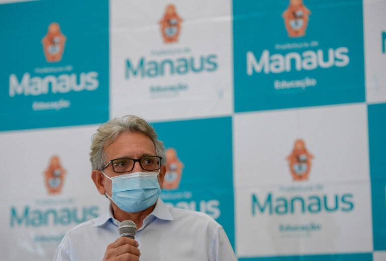 Entrevista com o secretário municipal de educação Pauderney Avelino