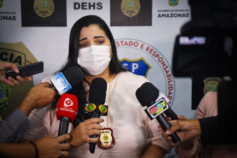 A Delegacia Especializada em Homicídios e Sequestros (DEHS) prendeu, na quinta-feira (24), Ronylson Viana de Lima, de 19 anos, pelo homicídio de Marcus de Souza Magno, 35. O crime ocorreu no dia 20 de setembro de 2021, na rua Belém, bairro Compensa, zona Oeste da capital