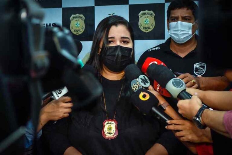 A Policia Civil cumpriu, nessa segunda-feira (14), Polícia Civil, por meio da Delegacia Especializada em Homicídios e Sequestros (DEHS), cumpriu mandado de prisão preventiva em nome de Jonathan Siquera da Silva, 29, pelo homicídio de dois adolescentes de 16 anos que estavam no local, localizado no bairro Tarumã