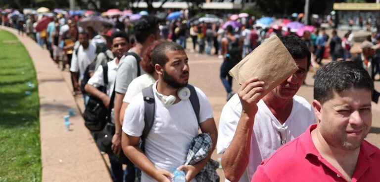 Desemprego registra queda de 11% em dezembro, mas falta de trabalho mantém alta Desemprego registra queda de 11% em dezembro, mas falta de trabalho mantém alta