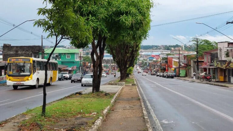 Uma mulher de 30 anos foi sequestrada no bairro Nossa Senhora de Fátima, na zona Norte, na noite dessa segunda-feira (14). Durante o percurso, foi agredida e jogada de um carro em movimento ao ser levada até o bairro Jorge Teixeira