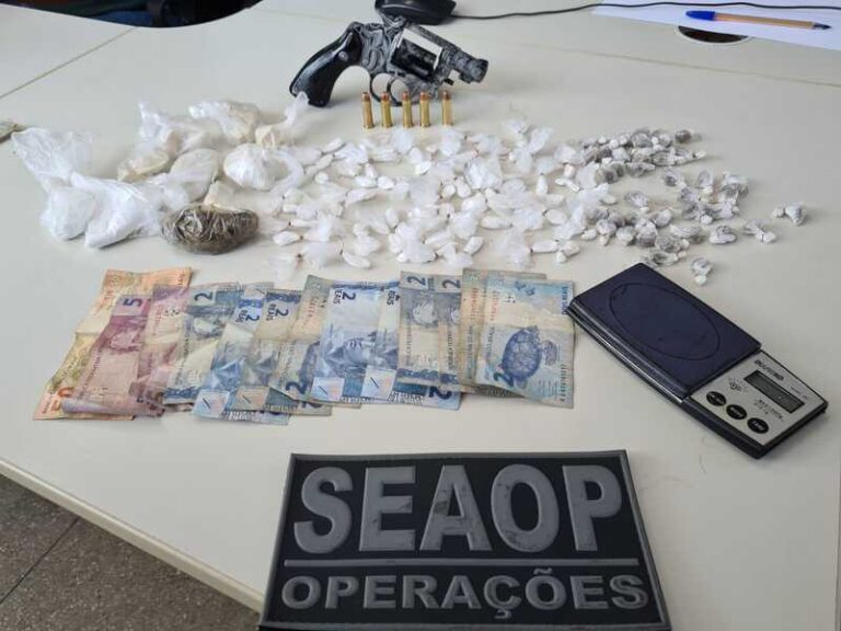 Durante operações realizadas em Manaus e no município de Iranduba (a 27 quilômetros da capital), agentes da Secretaria Executiva-Adjunta de Operações (Seaop) prenderam, nessa terça-feira (22), três pessoas e apreenderam armas e drogas em ocorrências distintas