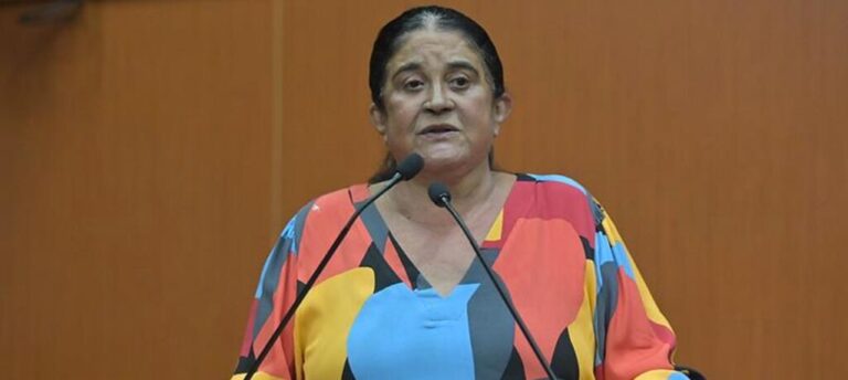 Folha de pagamento de deputada "gafanhoto" ultrapassa R$ 600 mil