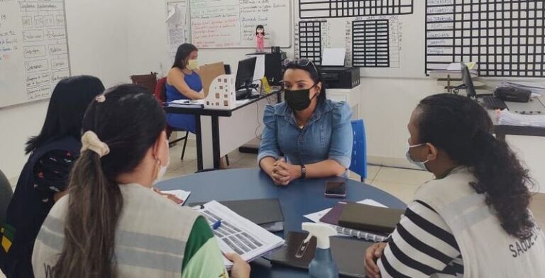 A Secretaria de Estado de Saúde do Amazonas (SES-AM) e a Fundação de Vigilância em Saúde Drª Rosemary Costa Pinto (FVS-RCP) vão intensificar os índices de vacinação contra a Covid-19 em municípios do Amazonas por meio de visitas técnicas que começam nesta segunda-feira (7)