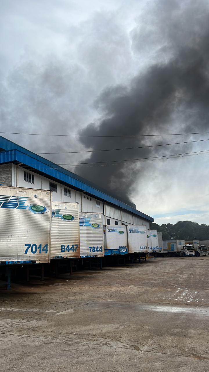 Incêndio na empresa Bertolini provoca danos materiais e deixa dois feridos