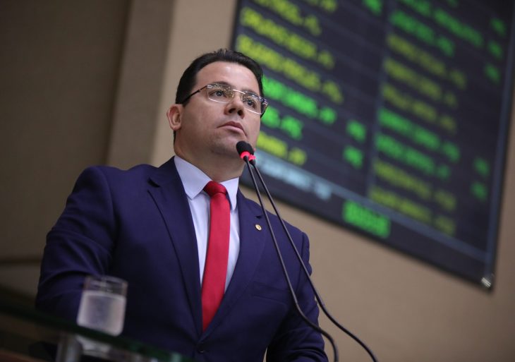 Com a ausência reiterada de parlamentares nas sessões híbridas (presencial e online) da Assembleia Legislativa do Amazonas (Aleam), o deputado Wilker Barreto (sem partido) defendeu a regulamentação do sistema de trabalho na Casa