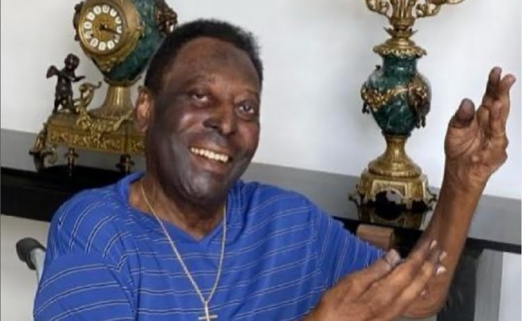 Pelé volta ao hospital para continuar tratamento contra câncer