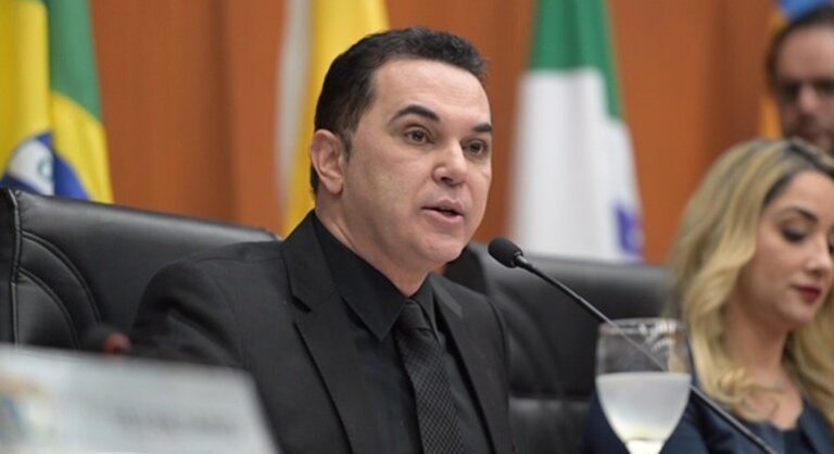 Jalser denuncia "rachadinha" na ALE-RR e aumento do orçamento dos gabinetes