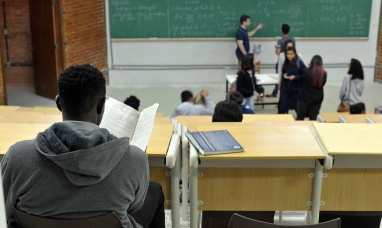 Estudantes têm até hoje para se inscrever no Prouni