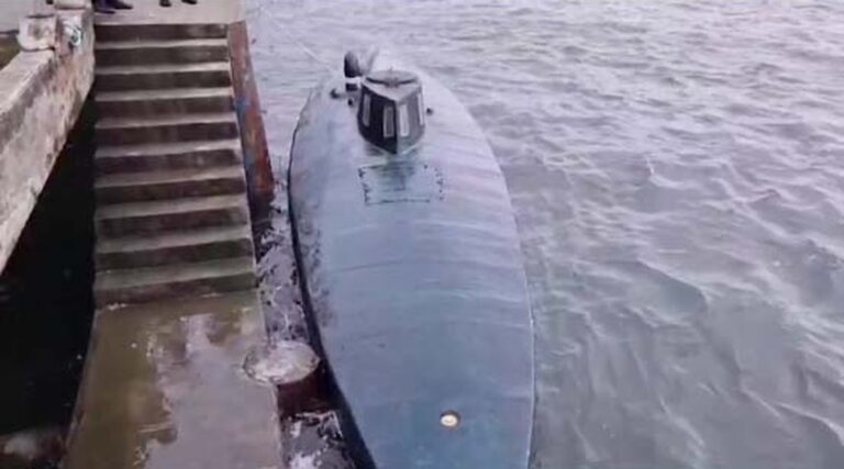 4 toneladas de cocaína é apreendida em submarino no oceano Pacífico (Foto: Reprodução/Reuters)
