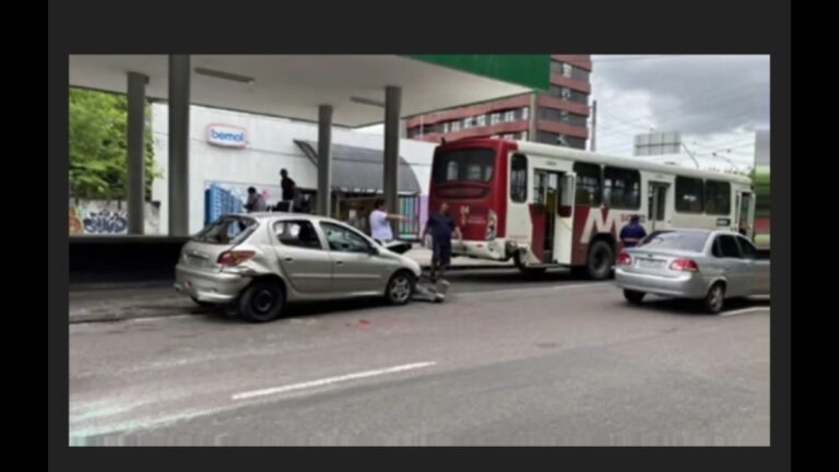 Veja vídeo: Carro bate na traseira de ônibus na faixa liberada para o transporte coletivo