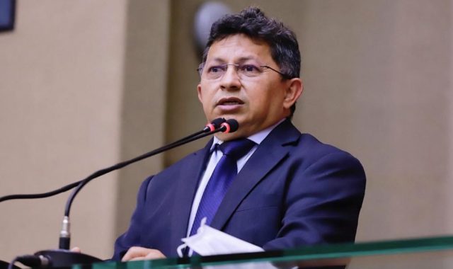 Exclusivo: Deputado Sinésio afirma que a "Amazonas Energia continua fazendo atos ilegais"