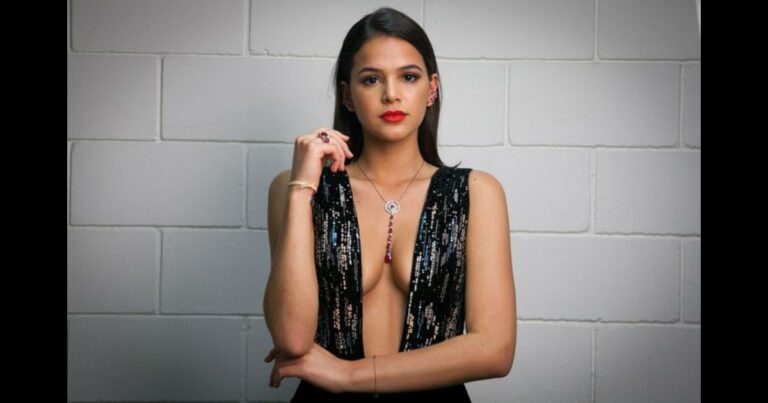Bruna Marquezine vai participar de filme de super-herói da DC Comics em Hollywood