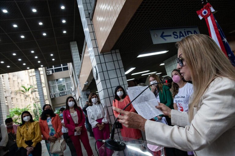 Dos mais de 19 mil processos relativos à violência familiar contra a mulher que tramitam no Tribunal de Justiça do Amazonas (TJAM), 10.315 ocorreram em Manaus. O número foi destacado na manhã desta terça-feira (8) na cerimônia de abertura da "20.ª Semana Justiça pela Paz em Casa"