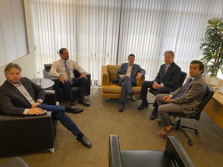 O PSDB anunciou nas redes sociais nesta quarta-feira (16) que o ex-prefeito de Manaus, Arthur Neto, será o indicado do partido para a escolha do candidato à eleição para governador do Amazonas este ano