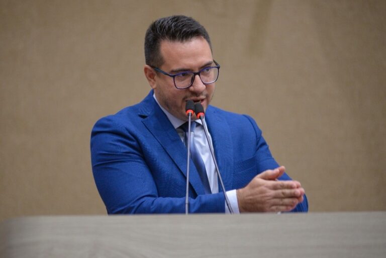 Vereadores da Câmara Municipal de Manaus contestaram a necessidade de renovação de mobília na Casa que custou R$ 822 mil de recursos públicos