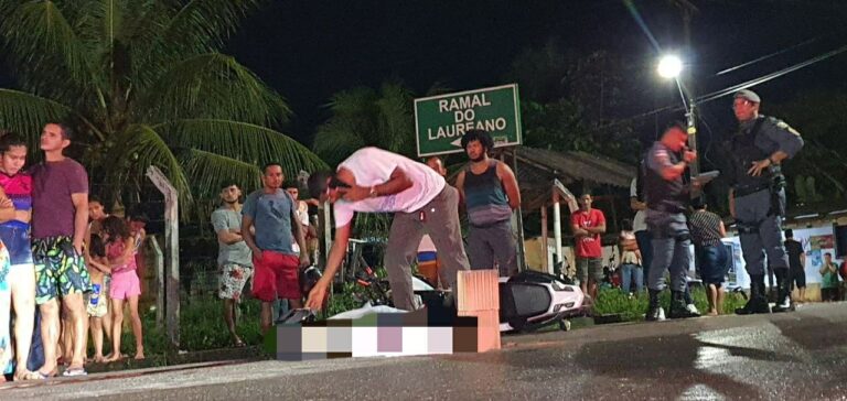 Motociclista morre após bater na traseira de um carro