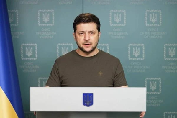 O presidente da Ucrânia, Volodymyr Zelensky, prometeu vingança contra as forças russas após ataque de um morteiro que deixou uma mãe e dois filhos mortos no último fim de semana
