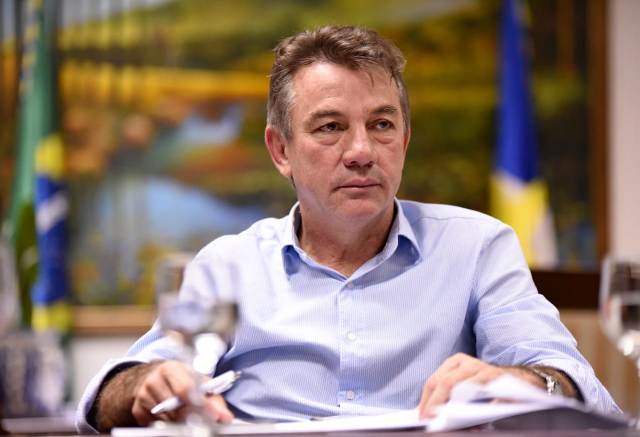 Governador de Roraima é condenado por propaganda eleitoral antecipada