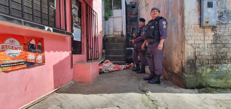 Homem morre após tiroteio em beco no bairro Compensa