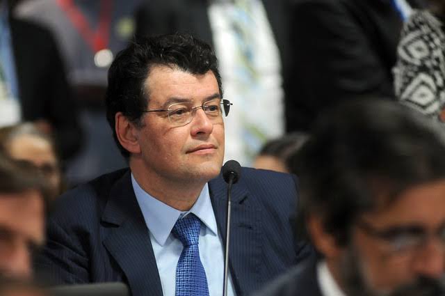 Eduardo Braga elogia prefeitos ausentes a ato de Lima e diz que "experiência não é velharia"