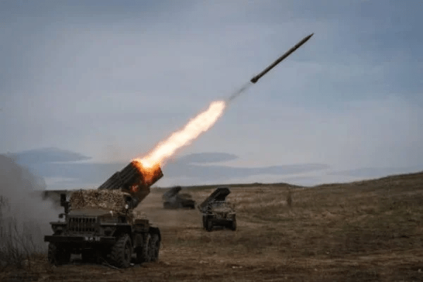 Rússia quadruplica ataques à Ucrânia e diz que entrou em "nova fase da guerra"