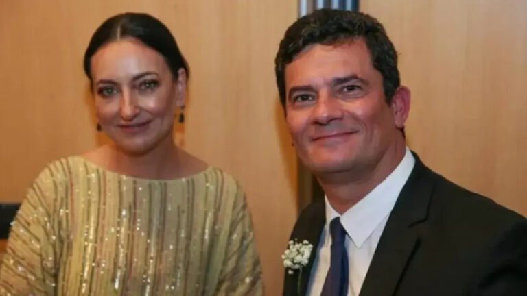 A Procuradoria Regional Eleitoral em São Paulo pediu nesta quinta-feira (14) que o MPE-SP (Ministério Público Eleitoral do Estado) apure se o ex-ministro da Justiça e Segurança Pública Sergio Moro (União Brasil) e sua mulher, Rosângela Moro, cometeram crime eleitoral ao transferir o domicílio eleitoral do Paraná para São Paulo