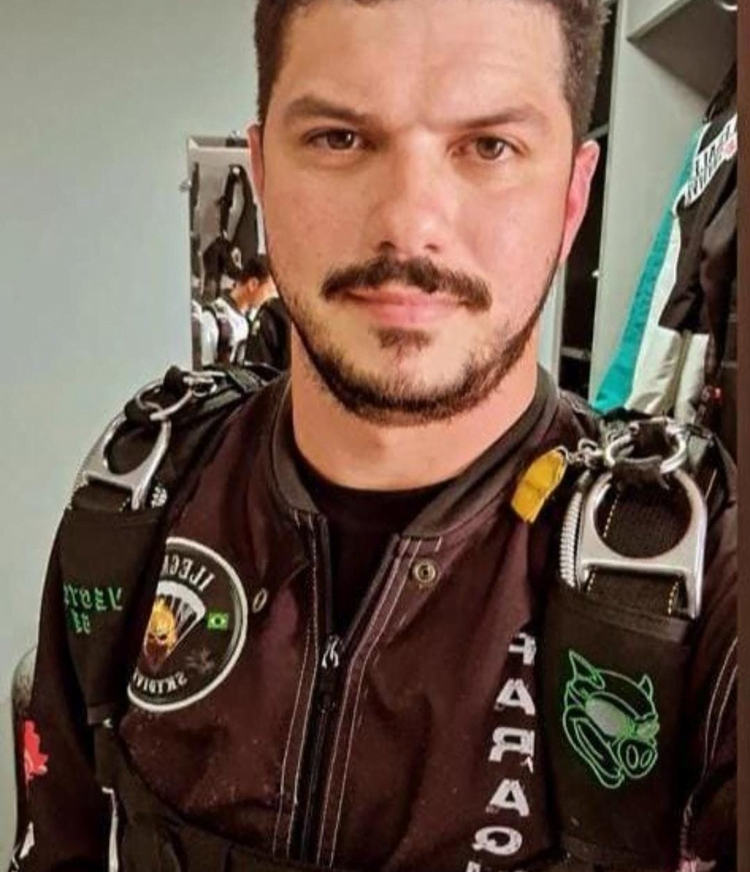Buscas por paraquedista desaparecido continua