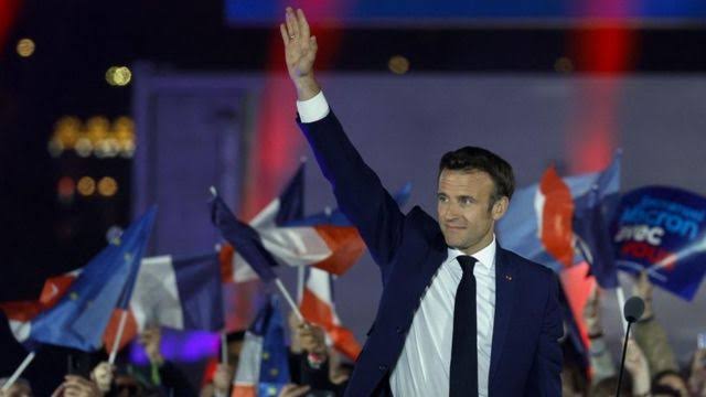 Macron vence Marine Le Pen e é reeleito presidente da França