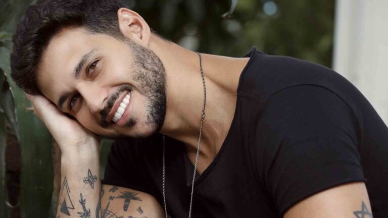 Após cirurgia, Rodrigo Mussi 'dobra e estica' pernas e braços, diz irmão