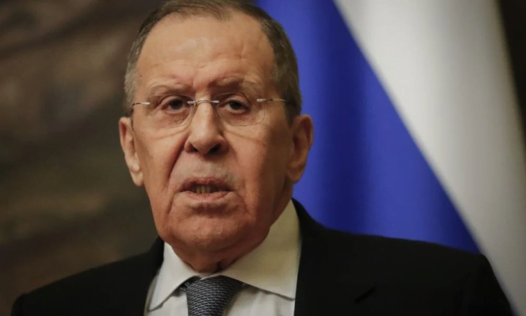 Rússia alerta sobre risco de Terceira Guerra Mundial após visita americana à Ucrânia
