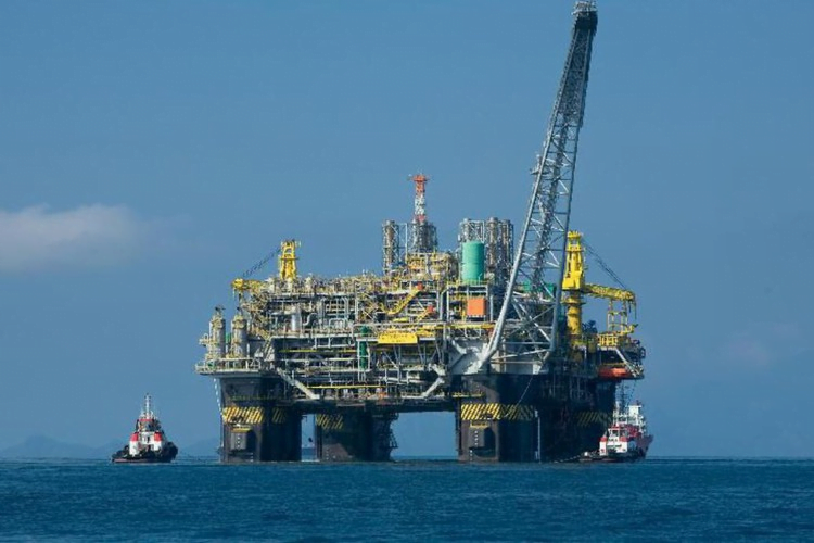 União Europeia apresenta plano para proibir petróleo russo União Europeia apresenta plano para proibir petróleo russo