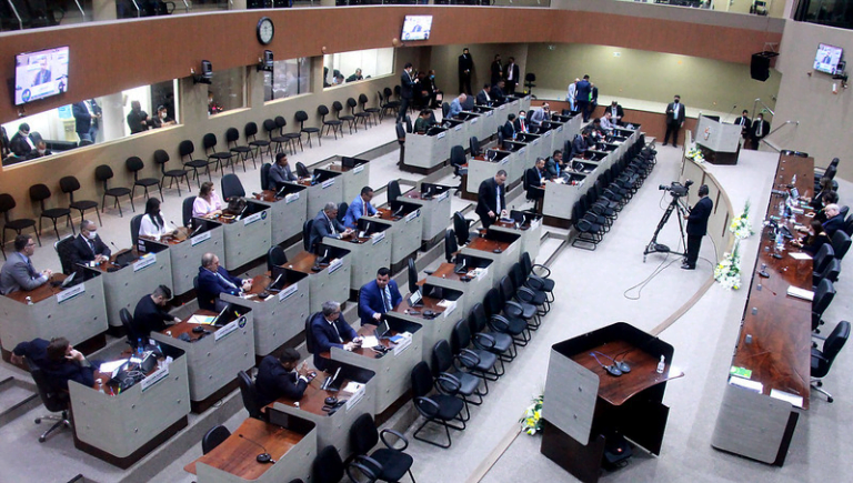 CMM aprova projeto que cria 3,5 mil cargos de professor de nível superior