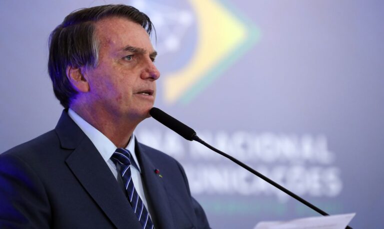 O presidente Jair Bolsonaro (PL) revogou nesta segunda-feira (23) o decreto que criou o Comitê de Coordenação Nacional para Enfrentamento da Pandemia da Covid-19, em março de 2021