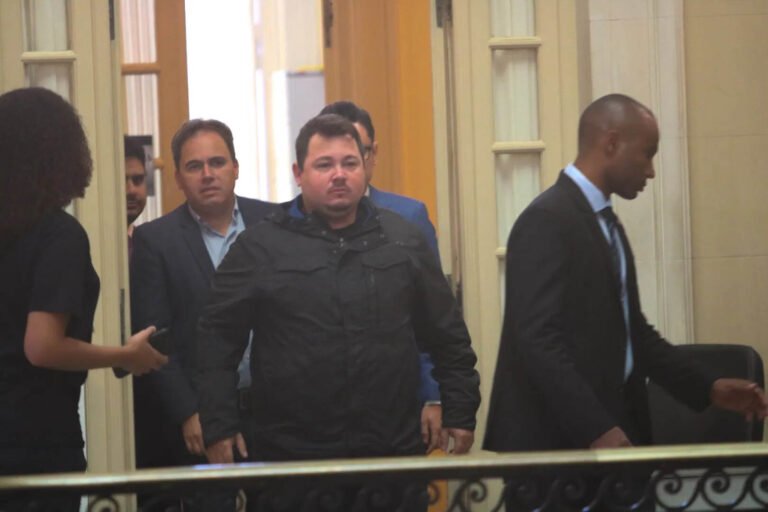 O ex-assessor do vereador Gabriel Monteiro, Vinícius Hayden Witeze, morreu na noite de sábado (28), num acidente de trânsito em Teresópolis, na Região Serrana