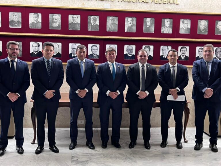 Wilson Lima se reúne com presidente do STF Luiz Fux e garante rapidez na análise das ADIs