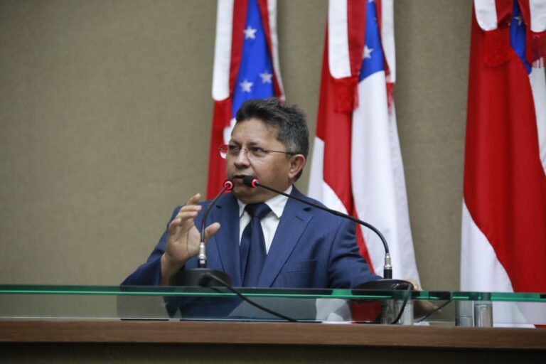 O presidente do PT no Amazonas, deputado Sinésio Campos, afirmou nesta quarta-feira (18) que o partido não terá candidato a governo do estado e que as candidaturas a deputado federal e estadual, bem como as táticas da sigla nas eleições deste ano, serão anunciadas em 2 de julho