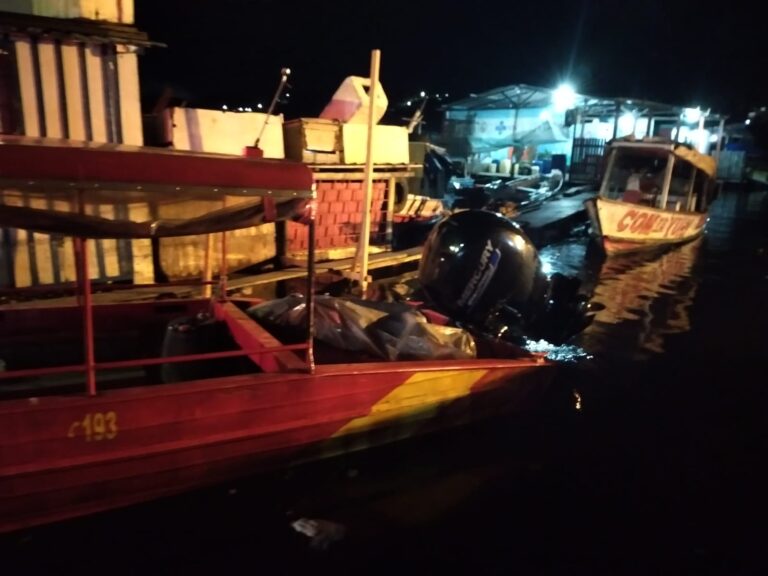 Corpo é encontrado boiando na praia da Candinha em Manaus