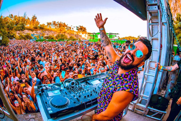 Dennis DJ é absolvido em caso de depredação de prédio