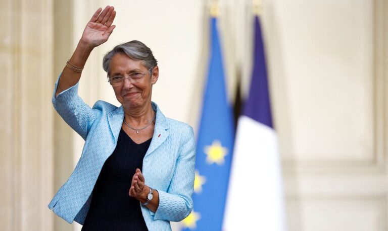 Macron escolhe nova primeira-ministra da França